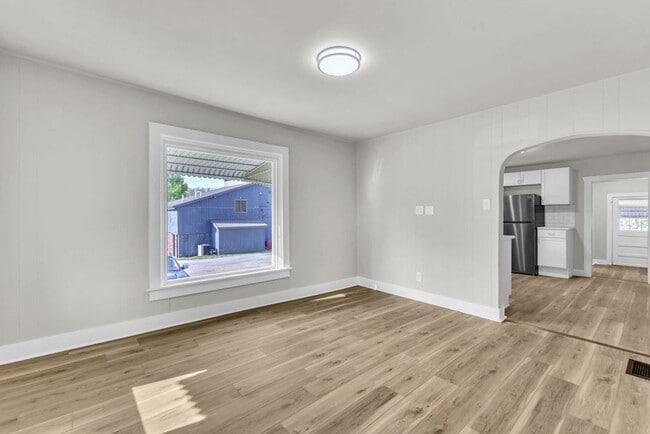 Building Photo - Bright & Updated 3-Bedroom Home Near Local Schools