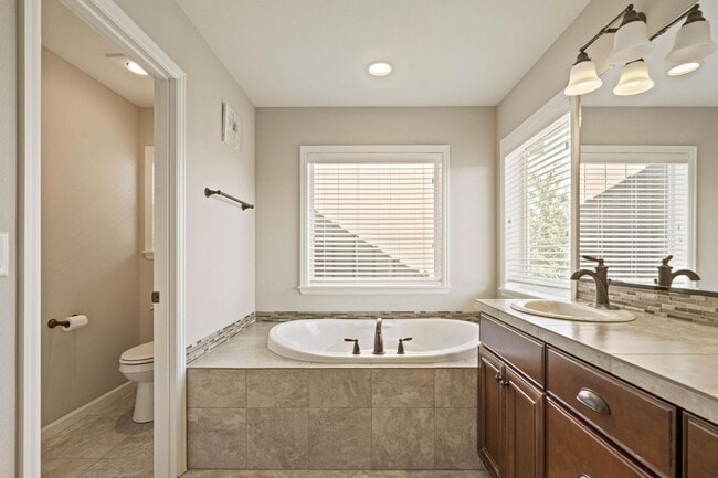 Building Photo - Spacious 4-bdrm/3-bath in North Bethany—Ga...