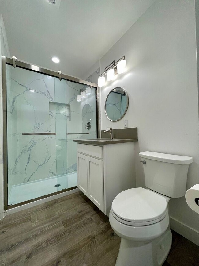 Building Photo - Fully Remodeled 4 Bedroom 2.5 Bathroom in ...