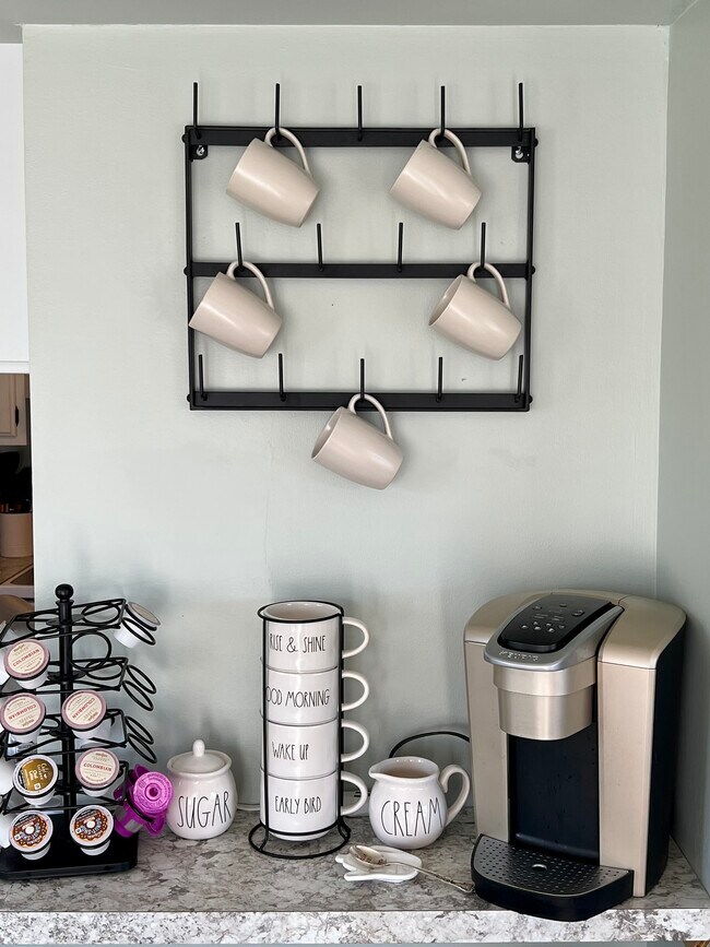 Building Photo - 2685 Green Meadows Dr