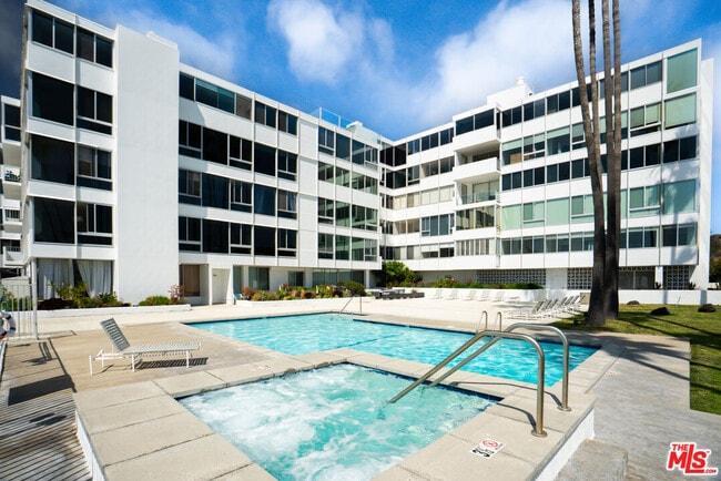 Building Photo - 17352 Sunset Blvd