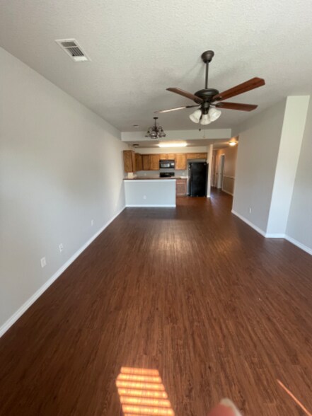 Building Photo - 217 Hilltop Dr
