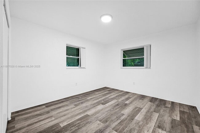 Building Photo - 2435 Plunkett St