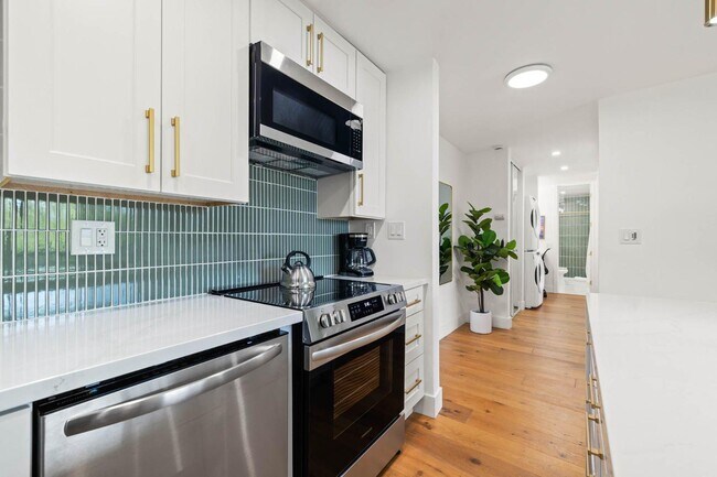 Building Photo - 3050 Rue D’Orleans