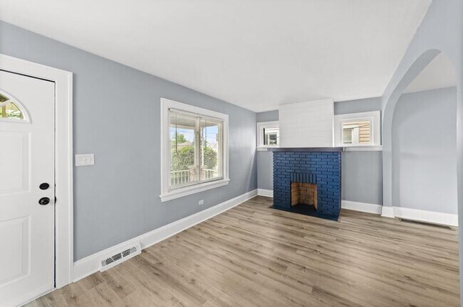 Building Photo - 11100 Thrush Ave