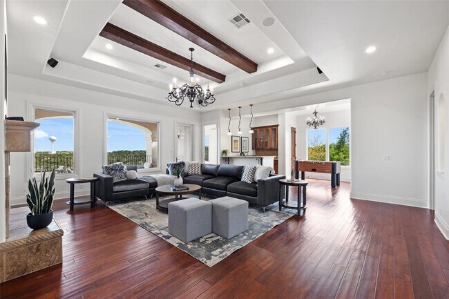 Building Photo - 4805 Mirador Dr