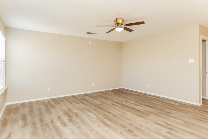 Building Photo - 8527 Cheyenne Bluff