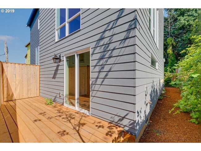 Building Photo - 2968 SE 92nd Ave