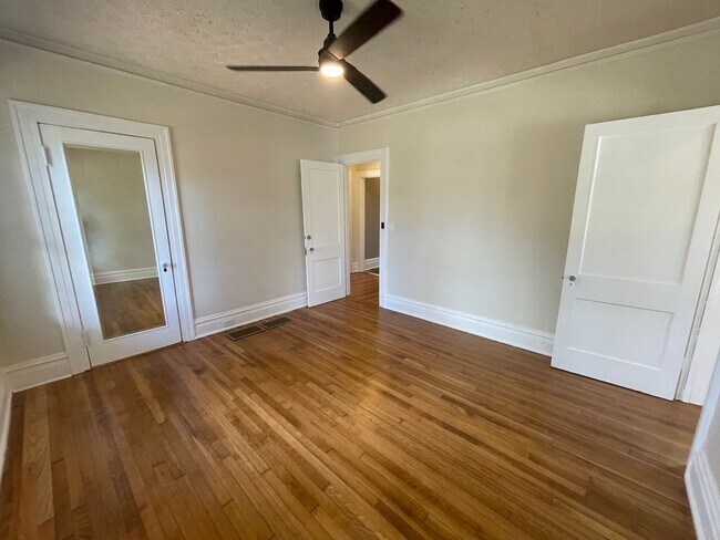 Building Photo - Updated 3/2 House in Old East Rome $1,895