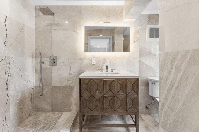 Building Photo - 306 Cordova Rd