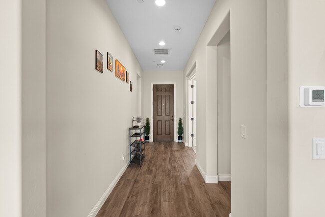 Building Photo - 2543 W Plateau Rdg Dr
