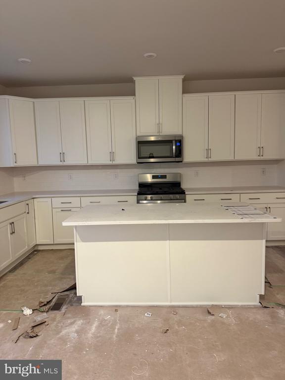 Building Photo - 33 Anderson Dr