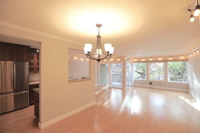 Building Photo - 22 Moss Ave