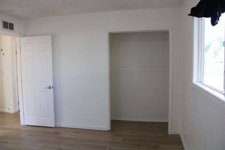 Building Photo - 144 E Avenue Q