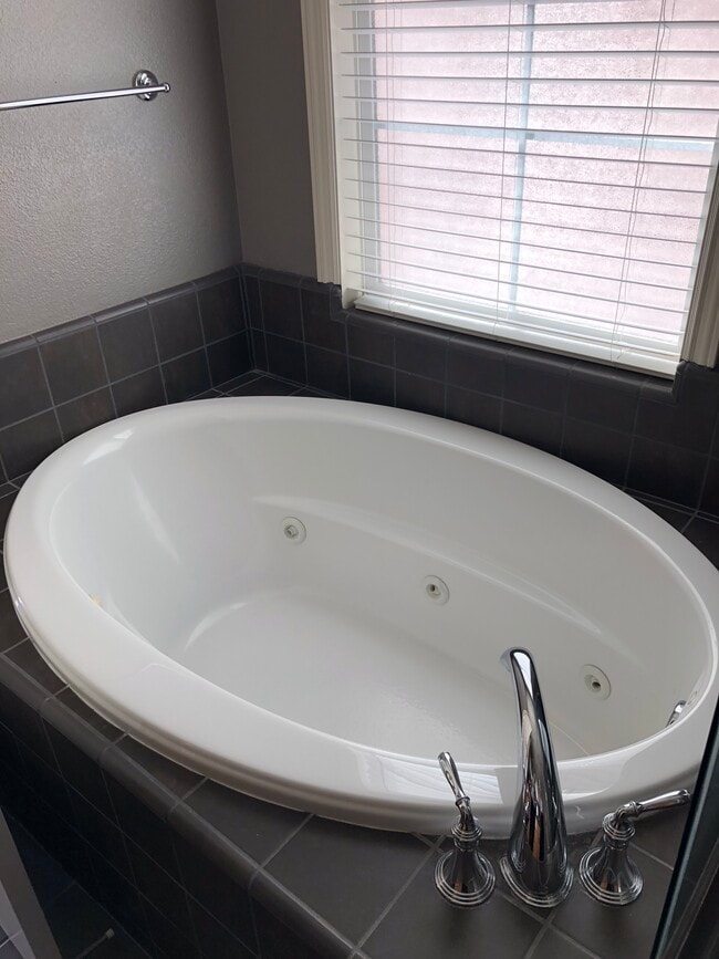 Building Photo - 6678 Chalk Hill Ln