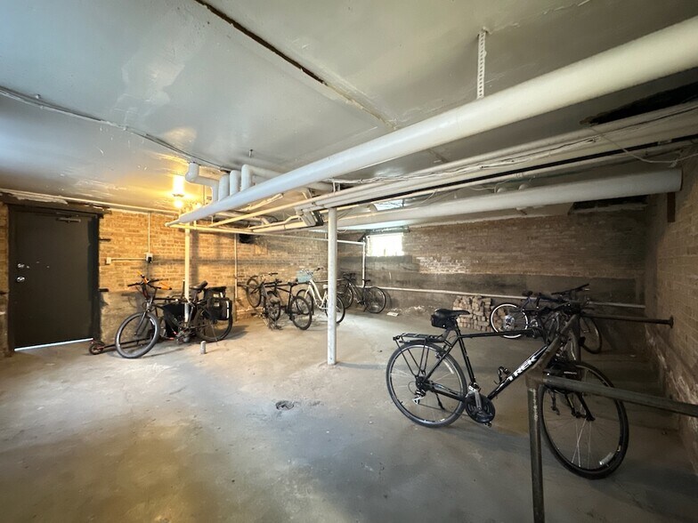 Building Photo - 2649.5 N Spaulding Ave