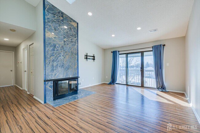 Building Photo - 344 Danbury Ln