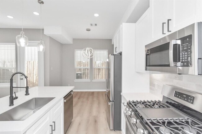 Building Photo - 2347 Hoskins Dr