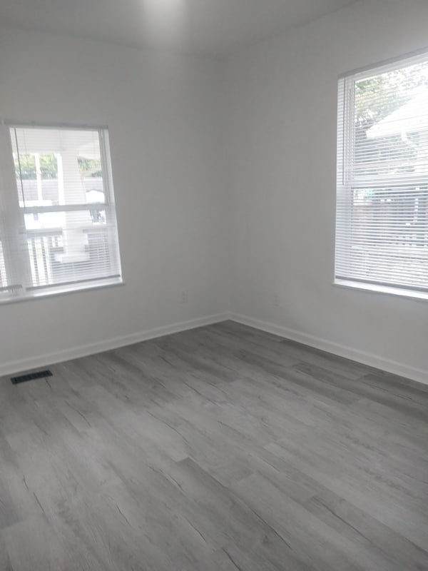 Building Photo - 4033 Porter Ave