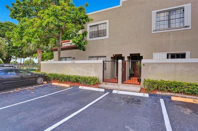Building Photo - 10540 SW 154th Ct