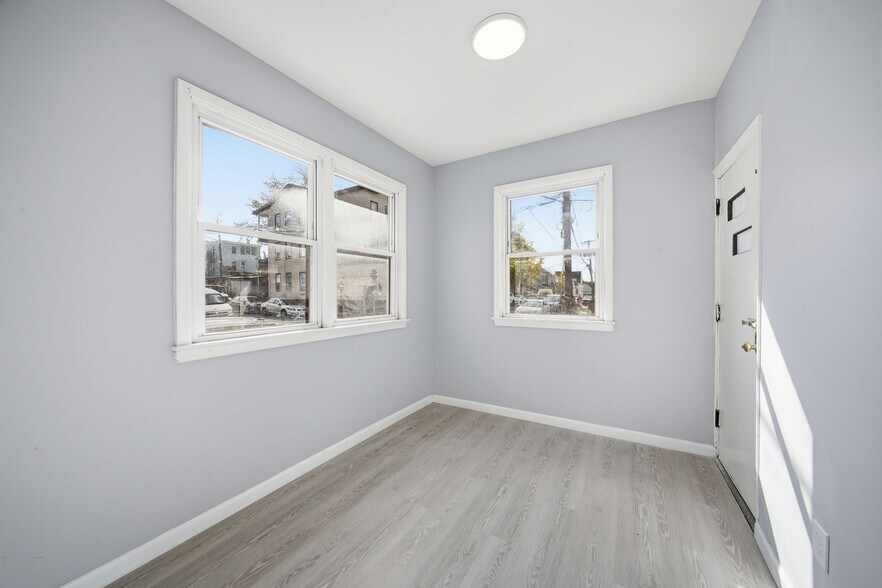 Building Photo - 156 Butler St