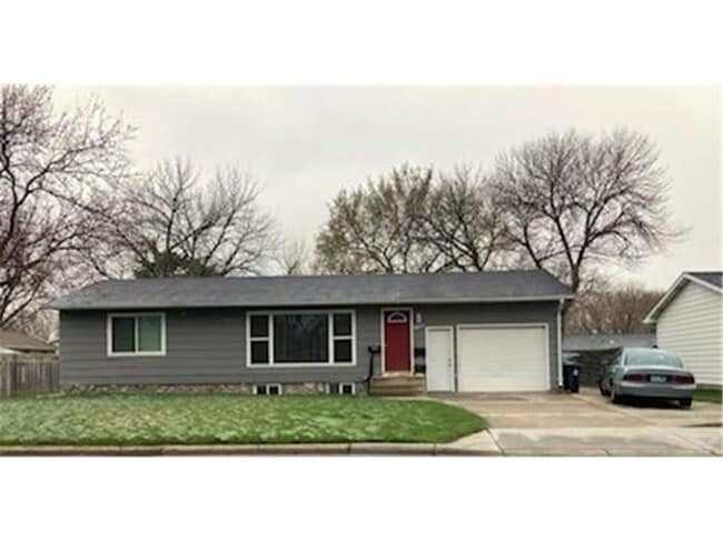 Primary Photo - 605 Pleasant Ave