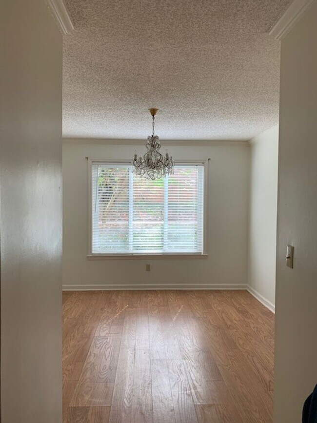 Building Photo - Charming Move-In Ready 1BR/1BA Condo in West Nashville – Lion’s Head Community