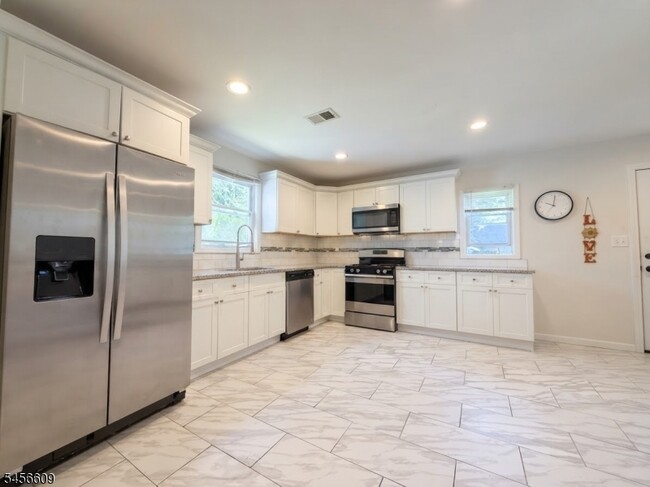 Building Photo - 1047 Jaques Ave