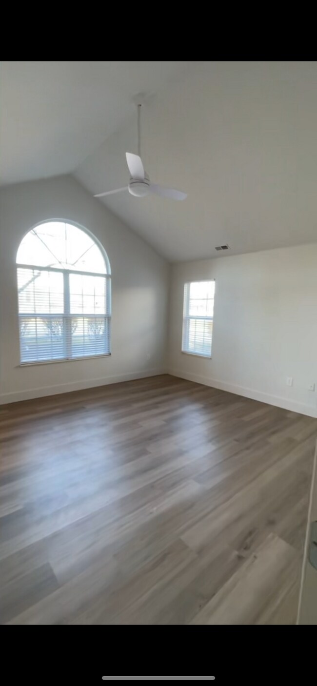 Building Photo - 500 Dandy Brush Ln W