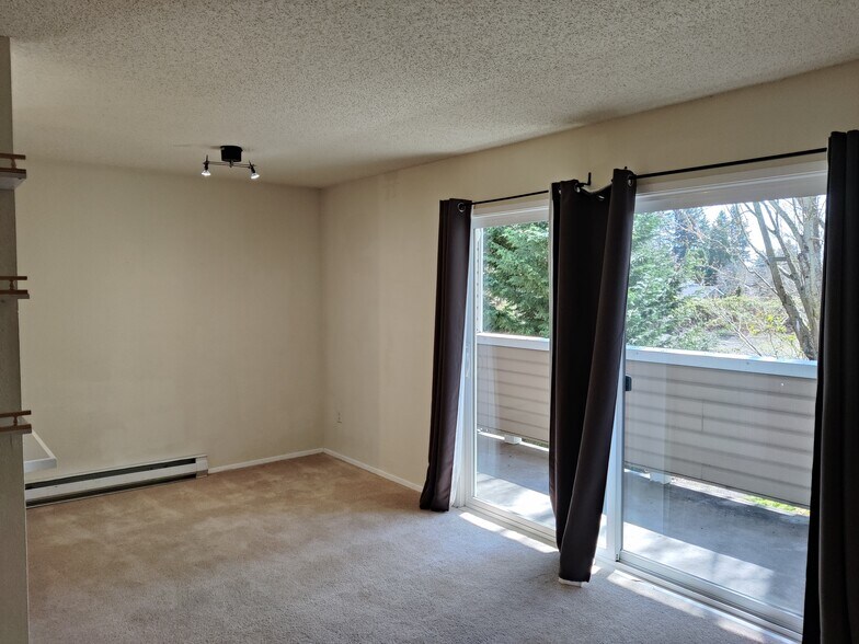 Building Photo - 12429 NE 130th Ct