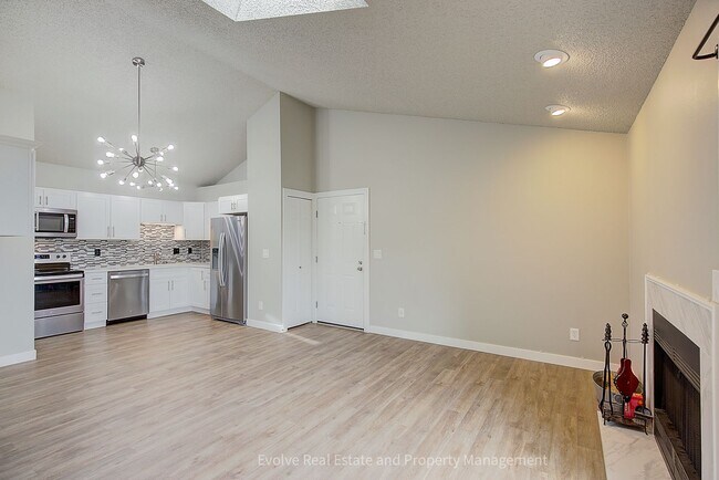 Building Photo - Evolve Real Estate: Top-Floor Condo in Prime Denver Location-Near DTC Available May 1st