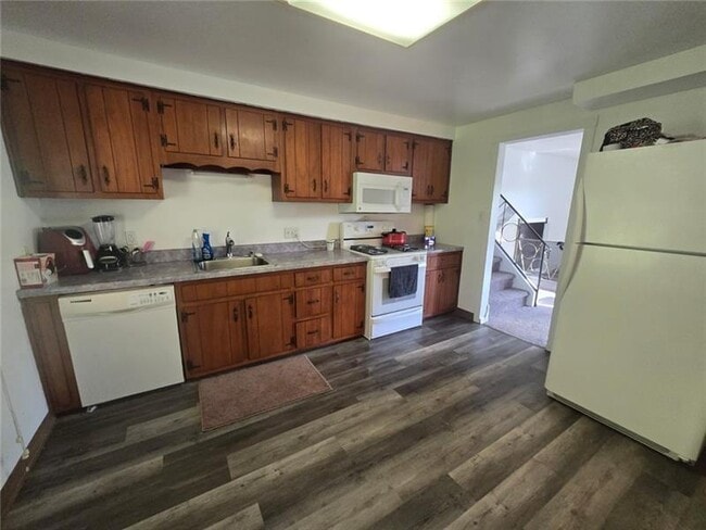 Building Photo - 104 Briar Crest Dr