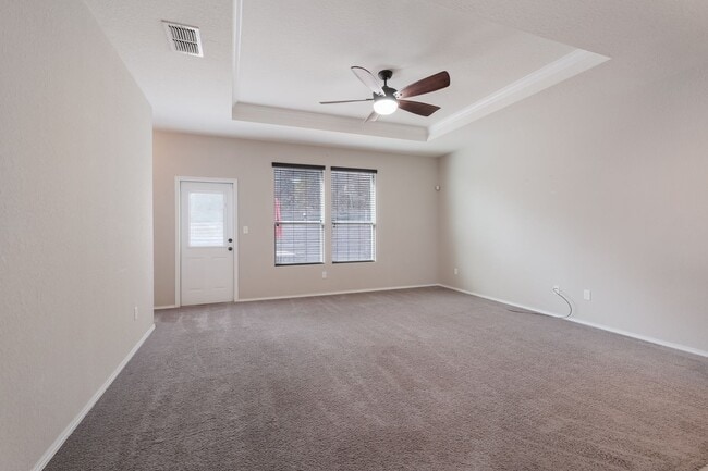 Building Photo - Bright & Spacious Home in Comal ISD