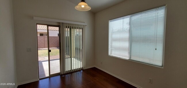 Building Photo - 4043 S Vineyard Ave