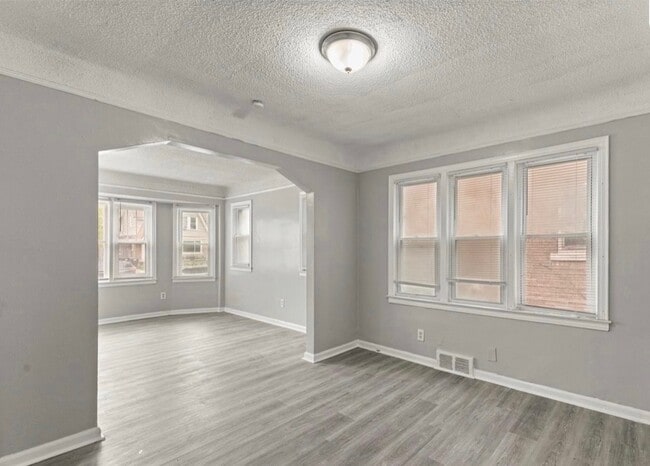 Building Photo - 4268 Cortland St