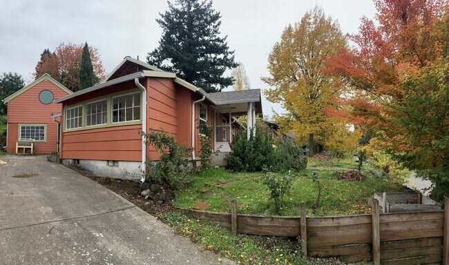 Building Photo - 5105 SE Rex Dr