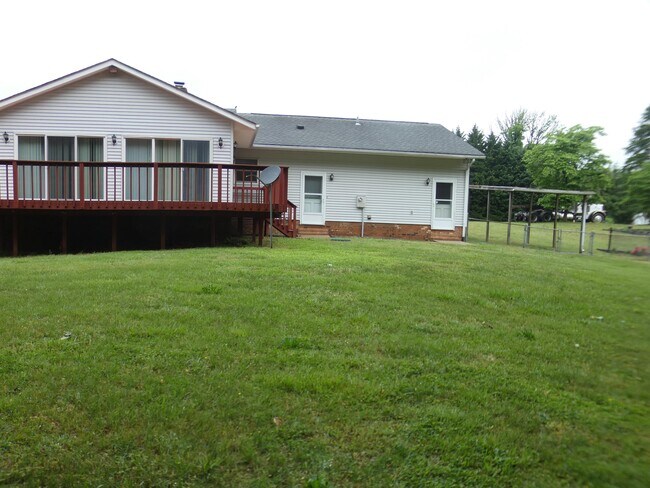 Building Photo - 10451 Edgehill Ln