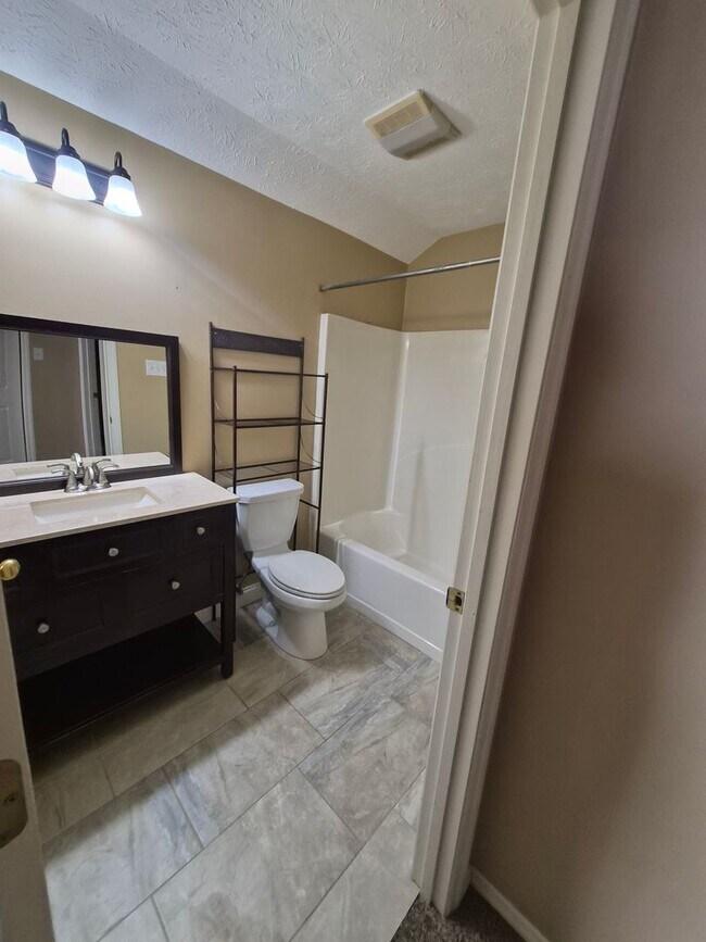 Building Photo - West Knoxville 37934 - 3 bedroom, 2.5 bath with a sunroom and 1-car garage - Call Lisa Vineyard 8...