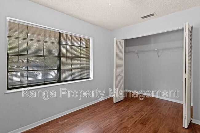 Building Photo - 408 N Cypress Dr