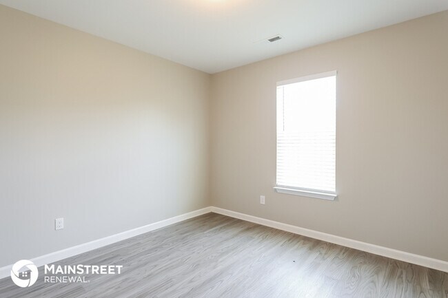 Building Photo - 3084 Bushfield Dr