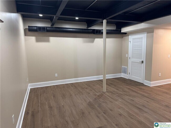 Building Photo - 330 Linden Ave