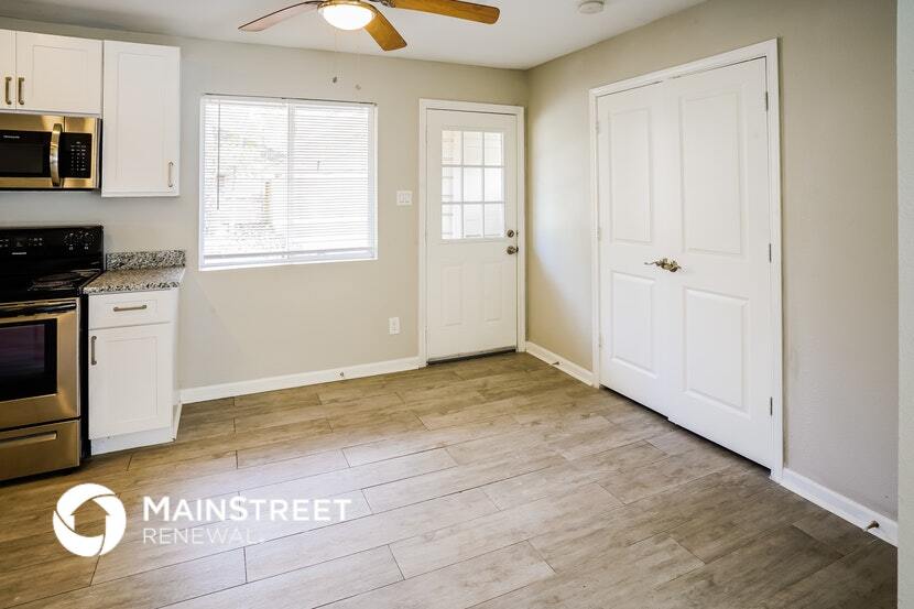 Building Photo - 2657 S Woodloch St