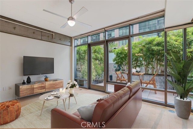 Building Photo - 1100 S Hope St