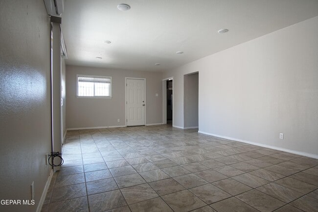 Building Photo - 6201 Tesuque Dr