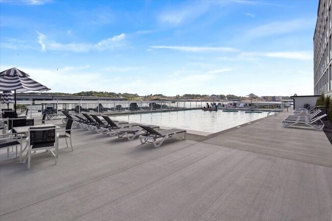 Building Photo - 4877 Osage Beach Pkwy