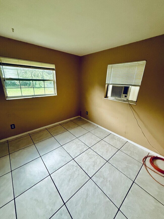 Building Photo - 3 BR / 1.5 BA HOME IN MELBOURNE