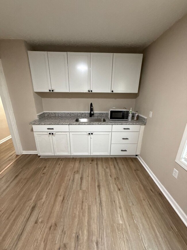 Building Photo - Renovated 3-Bedroom Home – We Welcome Sect...