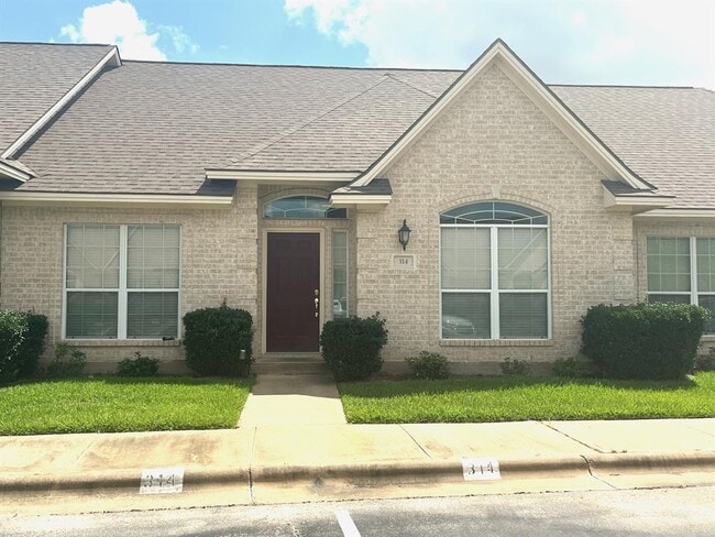 Primary Photo - 314 Fraternity Row