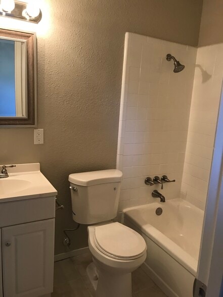 Master Bathroom - 516 Mustang Drive