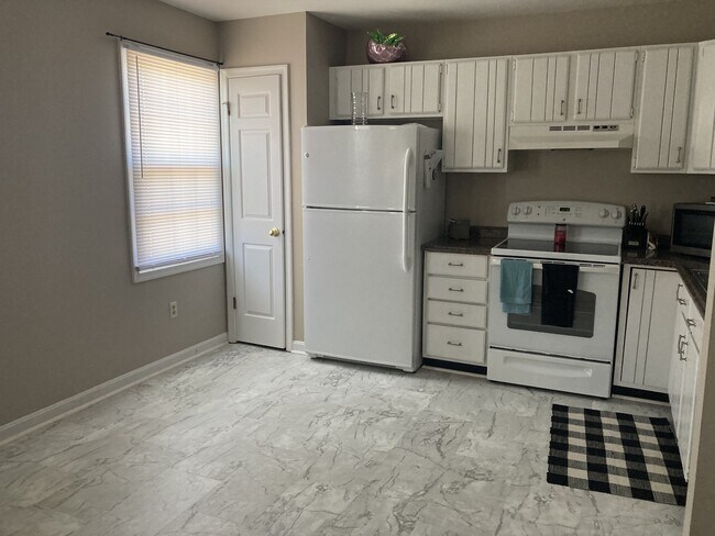 Building Photo - 3502 Scotland Rd